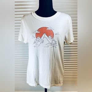 PacSun Mountain Landscape Sunset Clouds off-white T-Shirt in size Medium